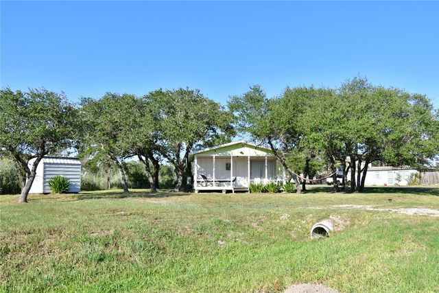 1 Sherwood Dr, Rockport, TX 78382