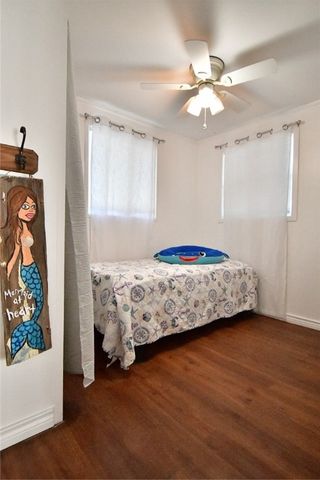 1 Sherwood Dr, Rockport, TX 78382