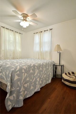 1 Sherwood Dr, Rockport, TX 78382