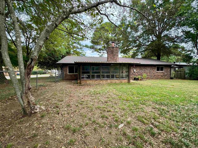1909 Creekwood Drive, Conway, AR 72032