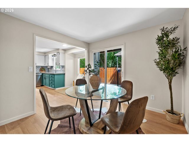 2211 Sw MARIGOLD St, Portland, OR 97219