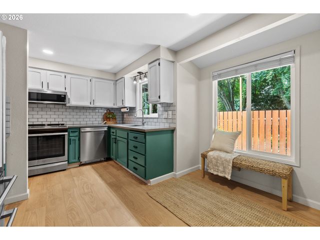 2211 Sw MARIGOLD St, Portland, OR 97219