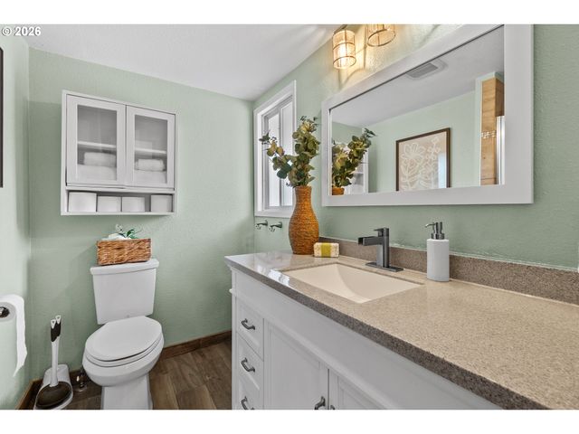 2211 Sw MARIGOLD St, Portland, OR 97219