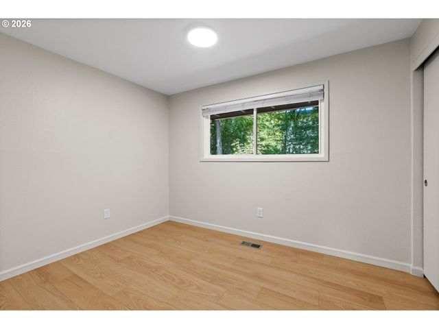 2211 Sw MARIGOLD St, Portland, OR 97219