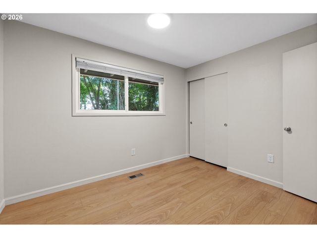 2211 Sw MARIGOLD St, Portland, OR 97219