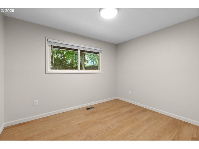 2211 Sw MARIGOLD St, Portland, OR 97219