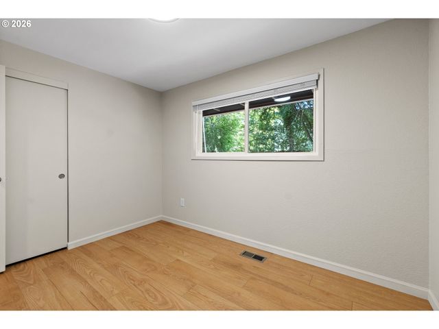 2211 Sw MARIGOLD St, Portland, OR 97219