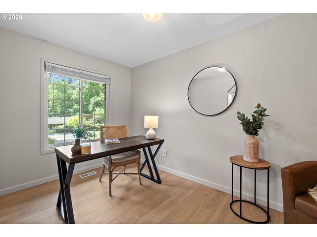 2211 Sw MARIGOLD St, Portland, OR 97219