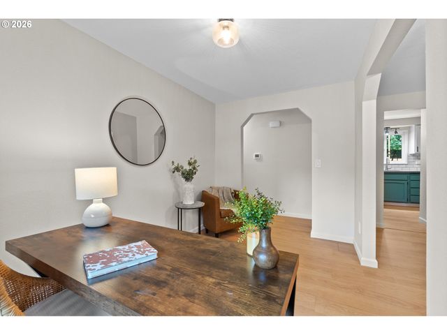2211 Sw MARIGOLD St, Portland, OR 97219