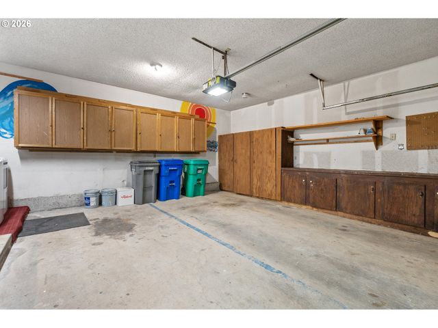 2211 Sw MARIGOLD St, Portland, OR 97219