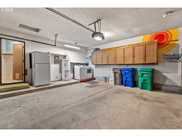 2211 Sw MARIGOLD St, Portland, OR 97219