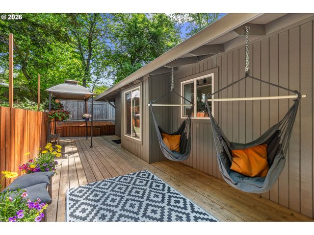 2211 Sw MARIGOLD St, Portland, OR 97219
