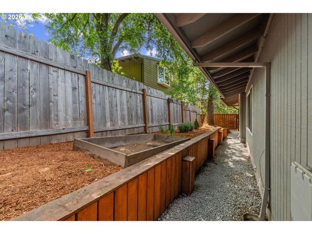 2211 Sw MARIGOLD St, Portland, OR 97219