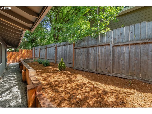 2211 Sw MARIGOLD St, Portland, OR 97219