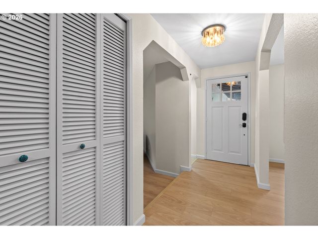 2211 Sw MARIGOLD St, Portland, OR 97219