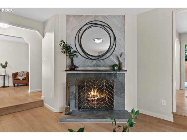 2211 Sw MARIGOLD St, Portland, OR 97219