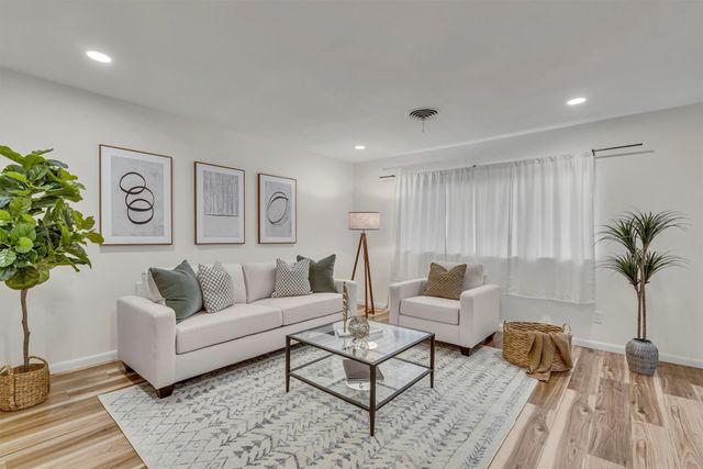 5229 Cockrell Avenue, Fort Worth, TX 76133