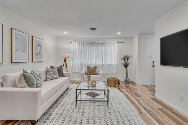 5229 Cockrell Avenue, Fort Worth, TX 76133