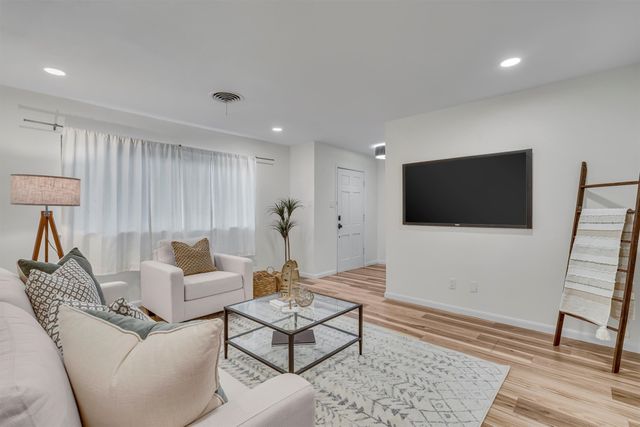 5229 Cockrell Avenue, Fort Worth, TX 76133