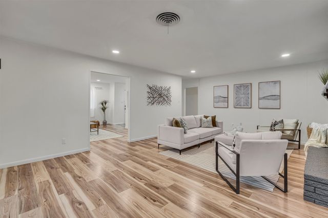 5229 Cockrell Avenue, Fort Worth, TX 76133