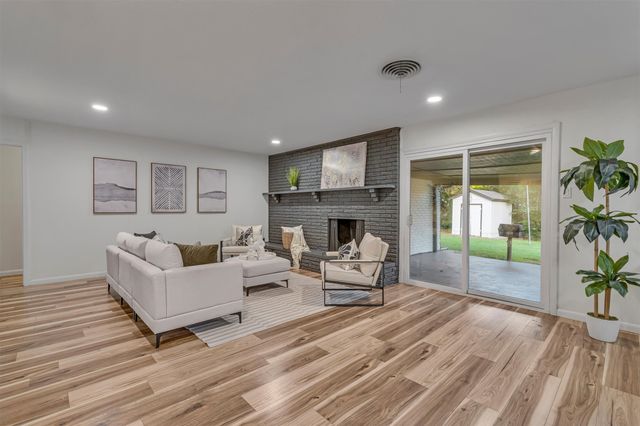 5229 Cockrell Avenue, Fort Worth, TX 76133