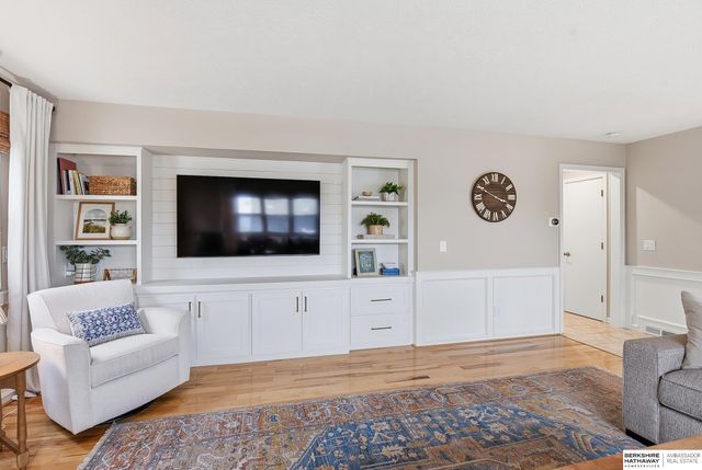 1006 Tekamah Lane, Papillion, NE 68046