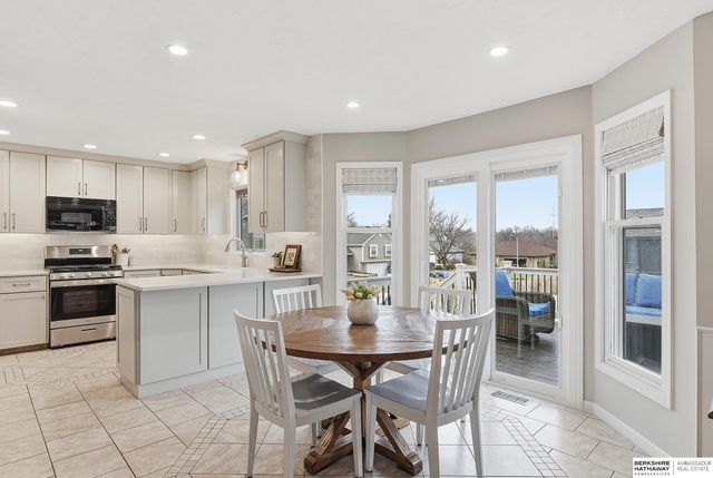 1006 Tekamah Lane, Papillion, NE 68046