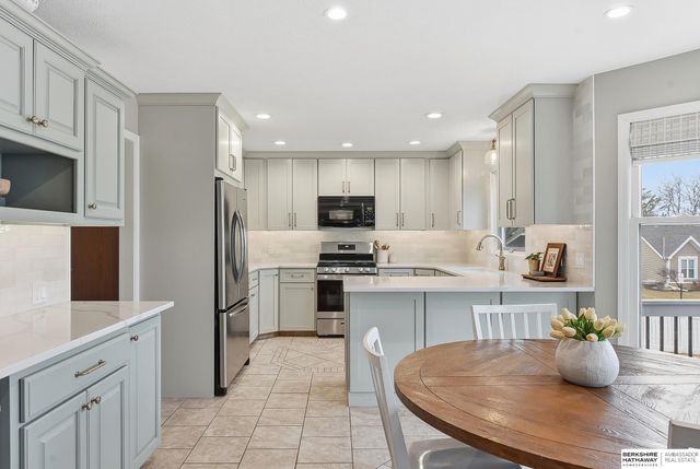 1006 Tekamah Lane, Papillion, NE 68046