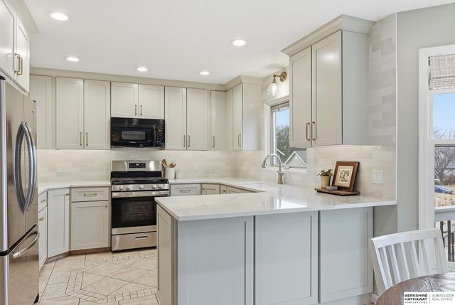 1006 Tekamah Lane, Papillion, NE 68046