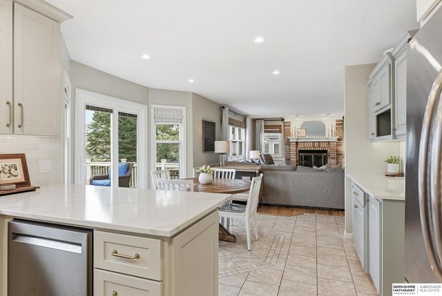 1006 Tekamah Lane, Papillion, NE 68046