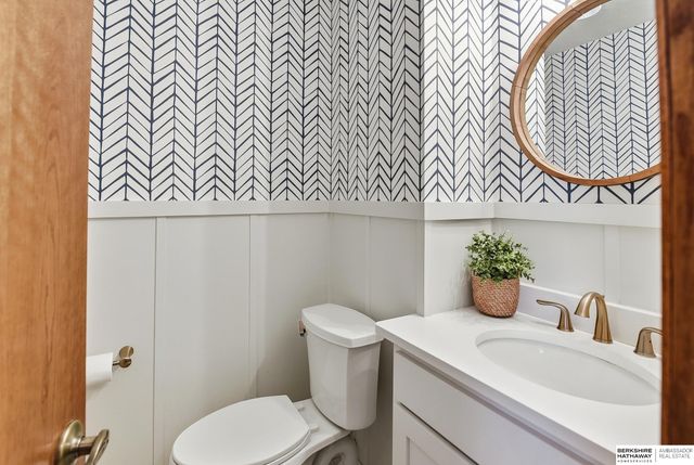 1006 Tekamah Lane, Papillion, NE 68046