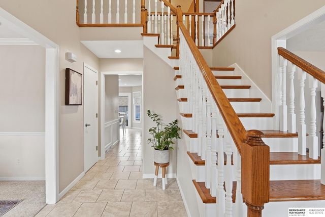 1006 Tekamah Lane, Papillion, NE 68046