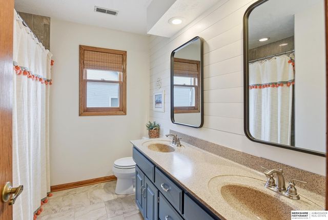 1006 Tekamah Lane, Papillion, NE 68046