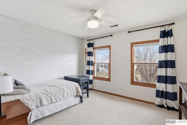 1006 Tekamah Lane, Papillion, NE 68046