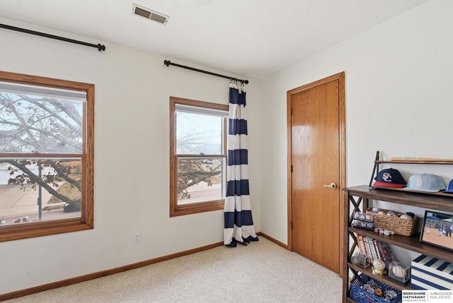 1006 Tekamah Lane, Papillion, NE 68046