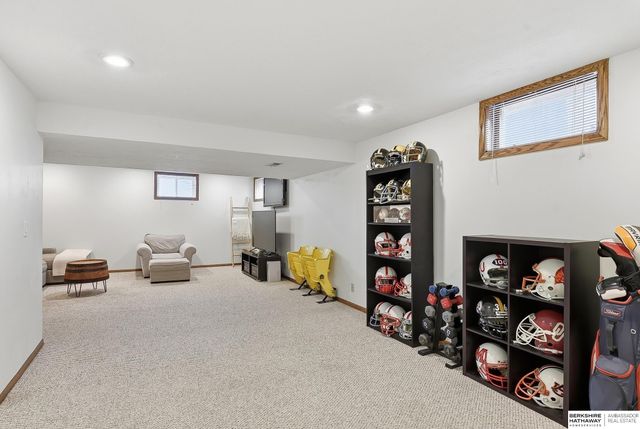 1006 Tekamah Lane, Papillion, NE 68046