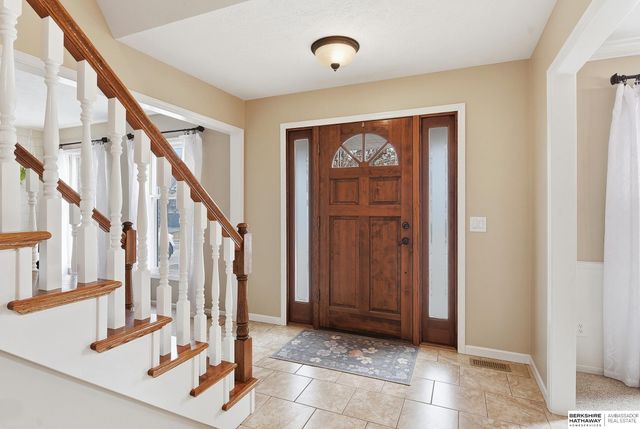 1006 Tekamah Lane, Papillion, NE 68046