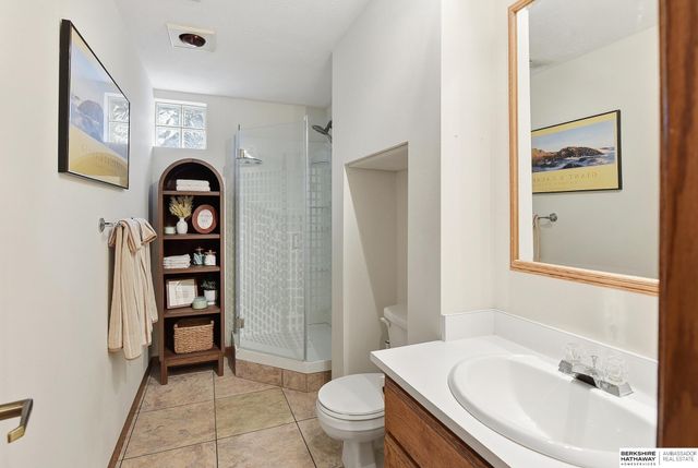 1006 Tekamah Lane, Papillion, NE 68046