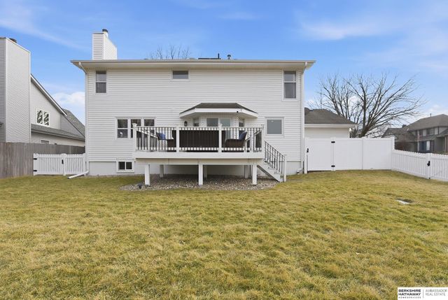 1006 Tekamah Lane, Papillion, NE 68046