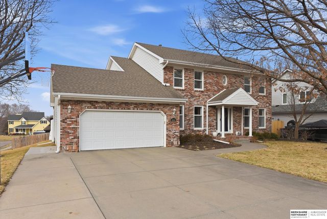 1006 Tekamah Lane, Papillion, NE 68046