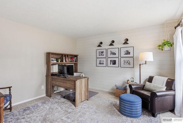 1006 Tekamah Lane, Papillion, NE 68046