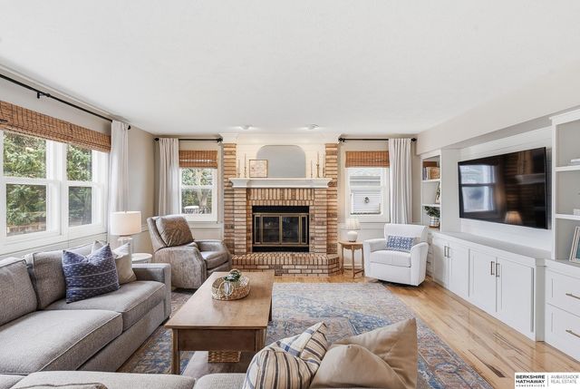 1006 Tekamah Lane, Papillion, NE 68046