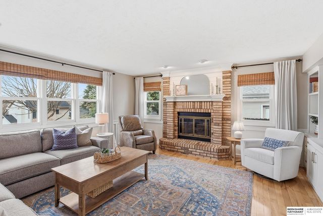 1006 Tekamah Lane, Papillion, NE 68046