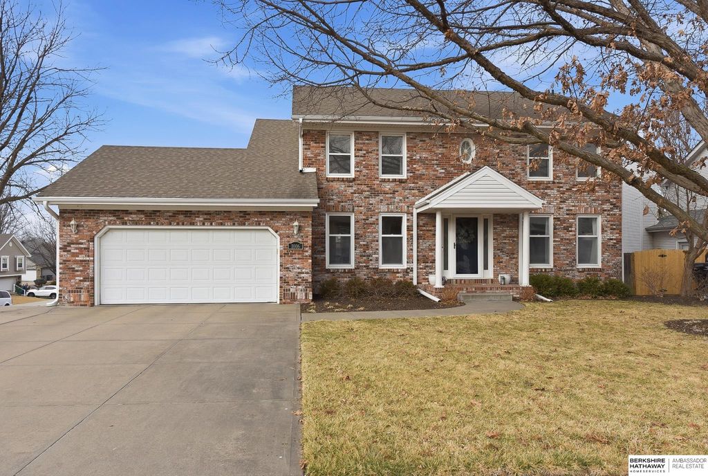 1006 Tekamah Lane, Papillion, NE 68046