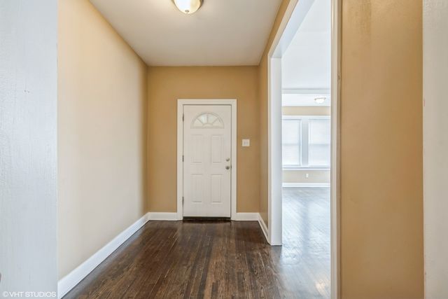 7846 S Bennett Avenue, Chicago, IL 60649