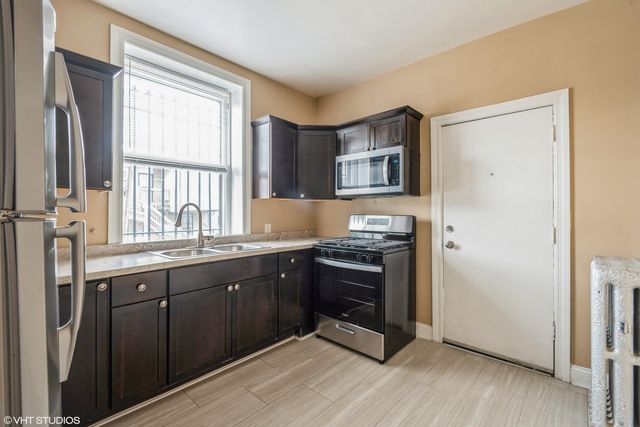 7846 S Bennett Avenue, Chicago, IL 60649