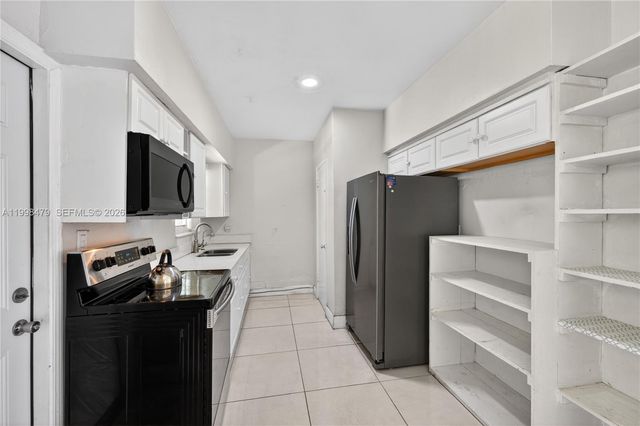 807 SW 26th Ct, Fort Lauderdale, FL 33315