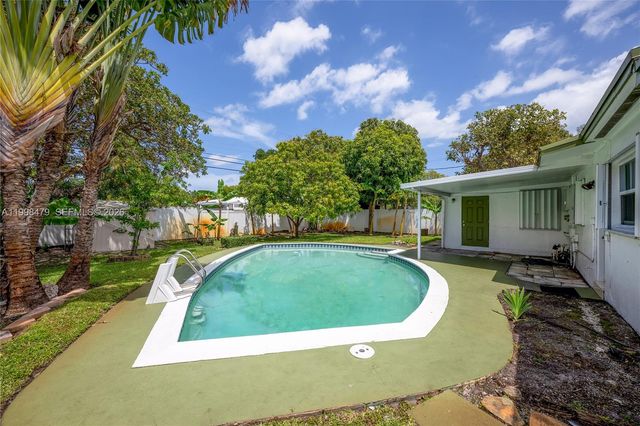 807 SW 26th Ct, Fort Lauderdale, FL 33315