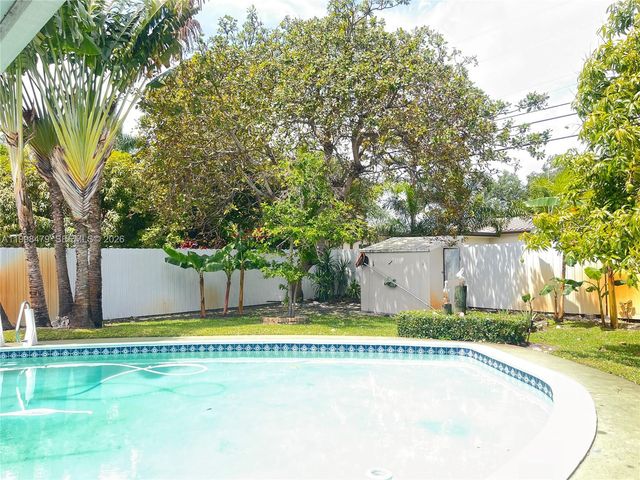 807 SW 26th Ct, Fort Lauderdale, FL 33315