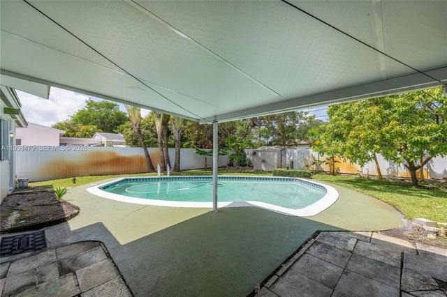 807 SW 26th Ct, Fort Lauderdale, FL 33315